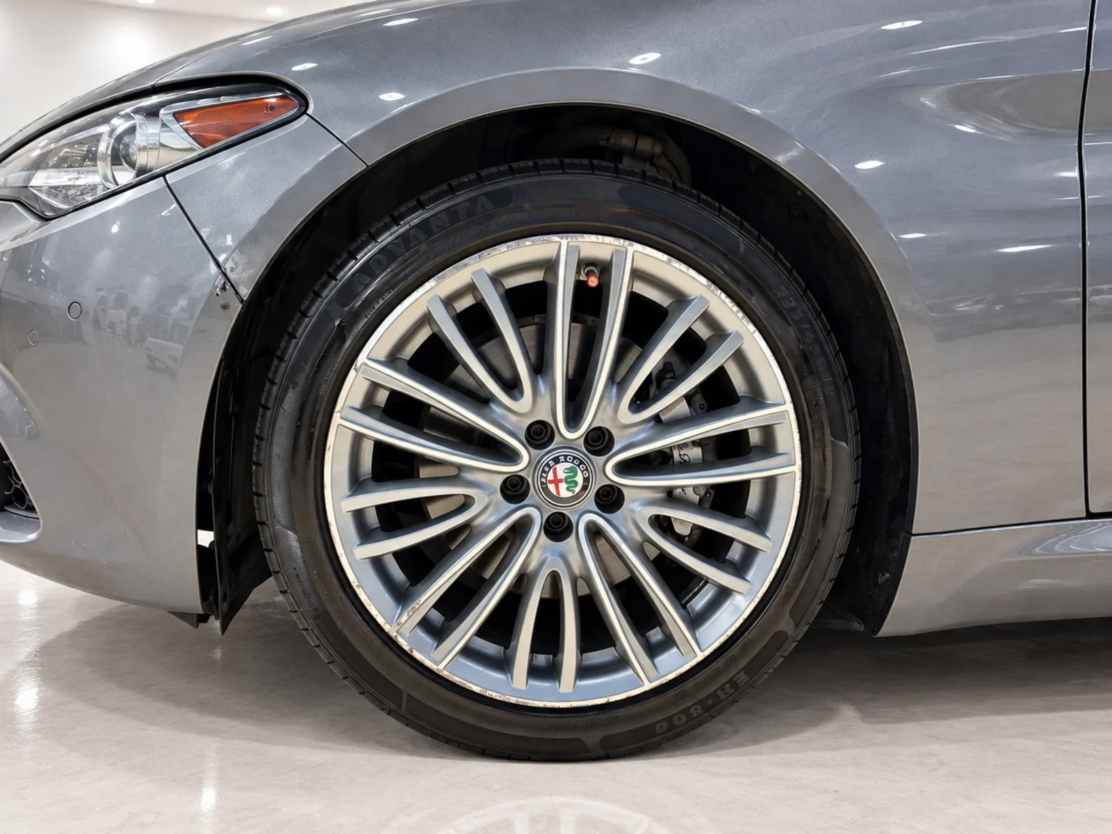 2017 Alfa Romeo Giulia photo 9