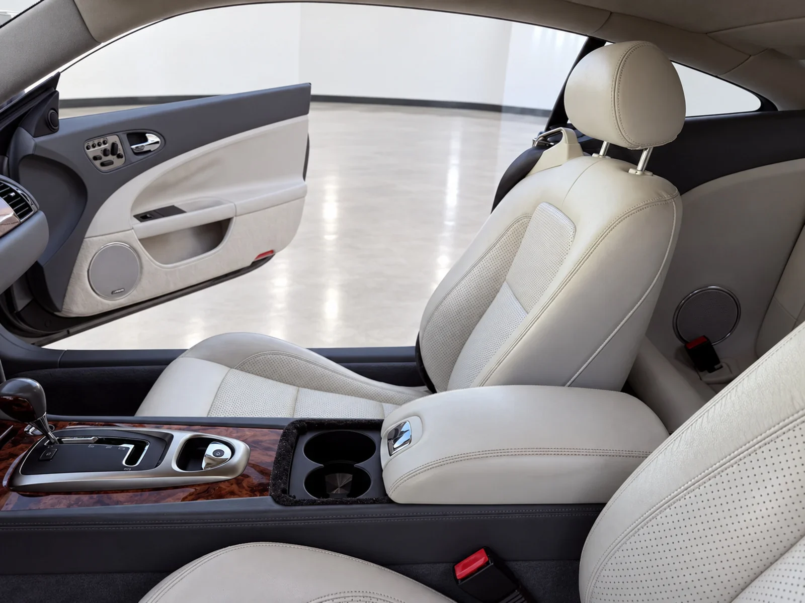 2007 Jaguar XK photo 11
