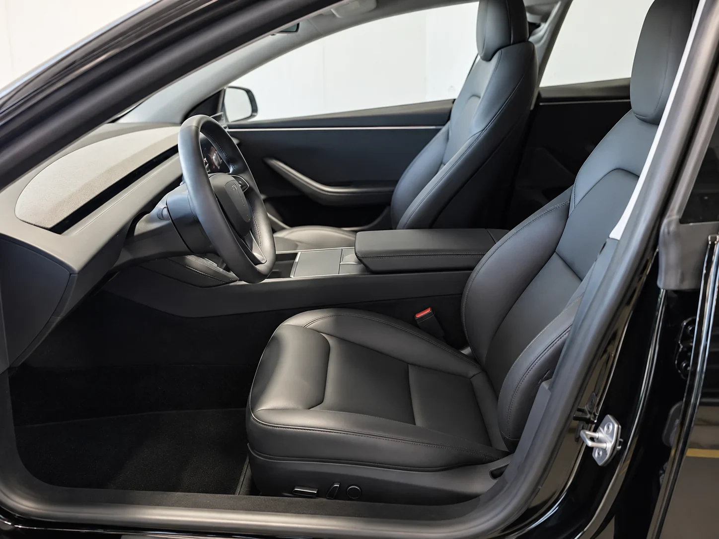 2024 Tesla Model 3 Long Range photo 6