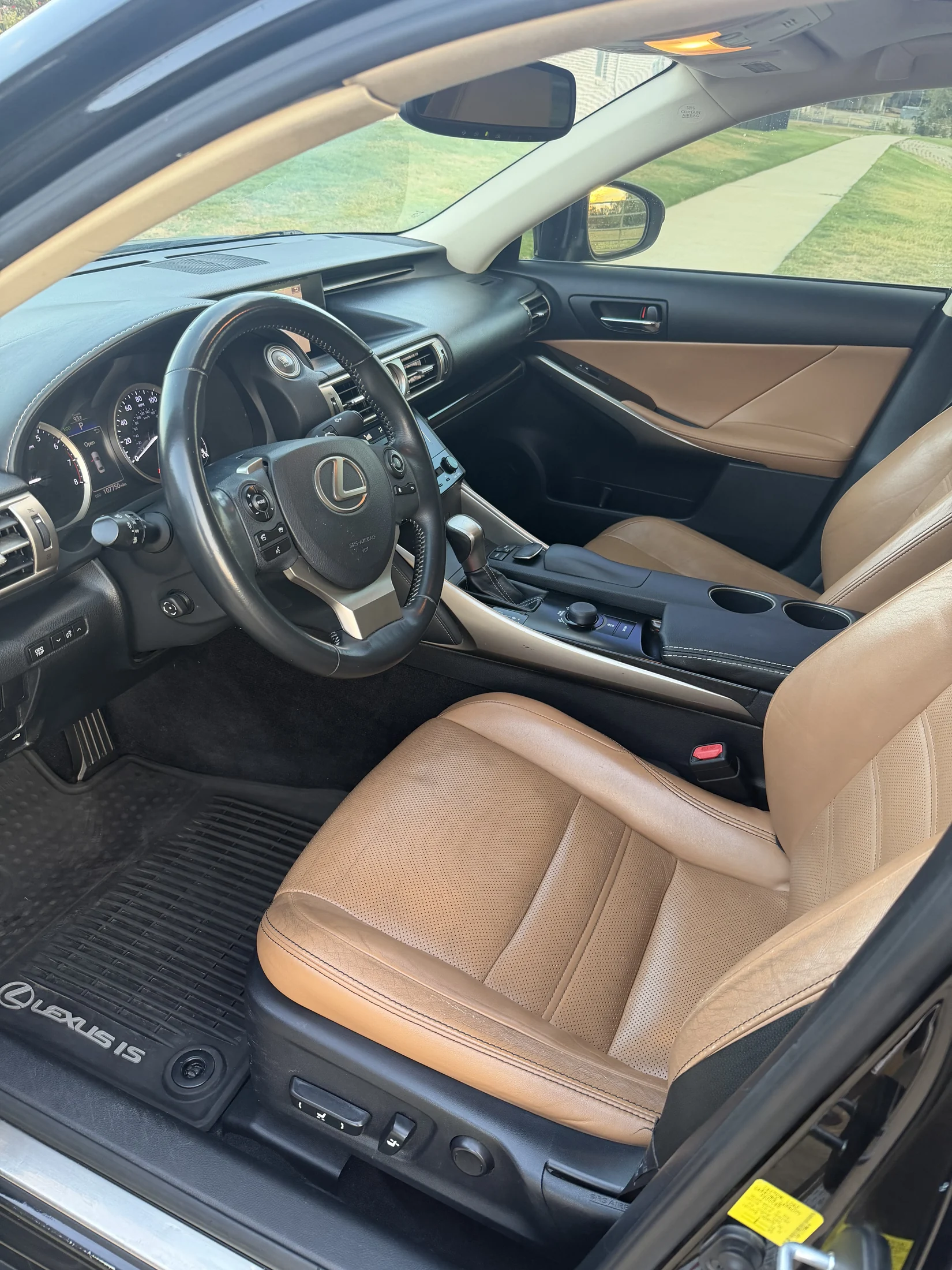 2014 Lexus IS 250 Luxury Package RWD photo 3
