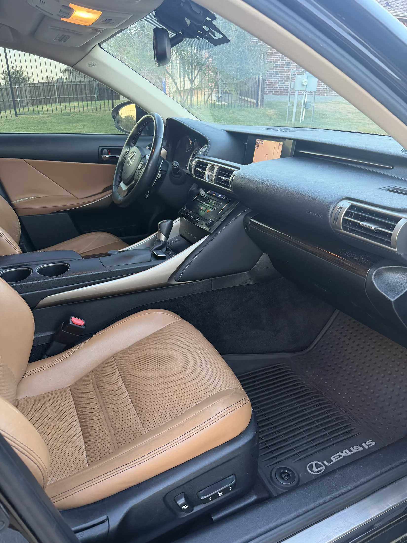 2014 Lexus IS 250 Luxury Package RWD photo 4